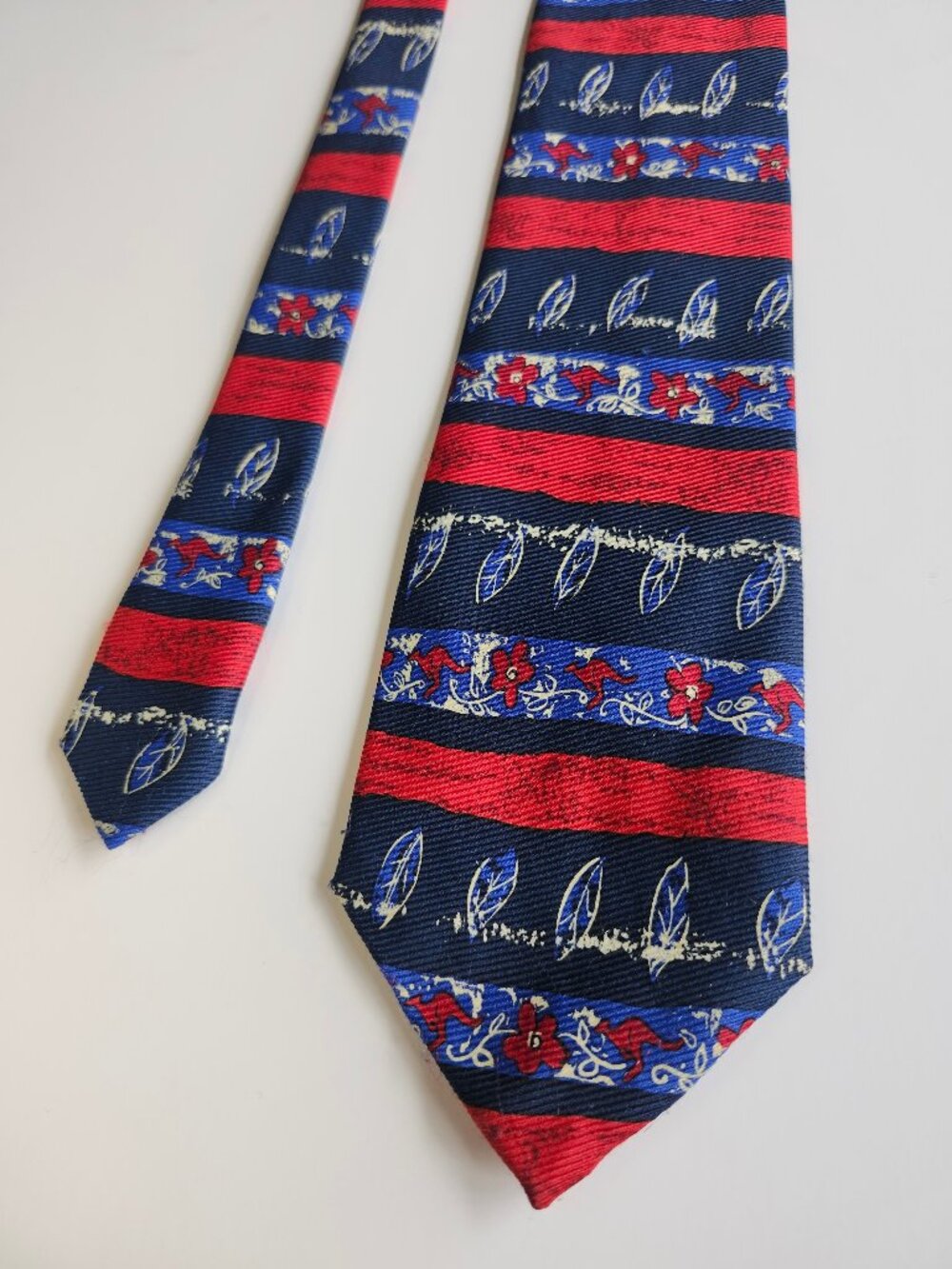 Vintage Australia Sunshine Ties Red Blue Striped Kangaroo and Gum Tree Pattern